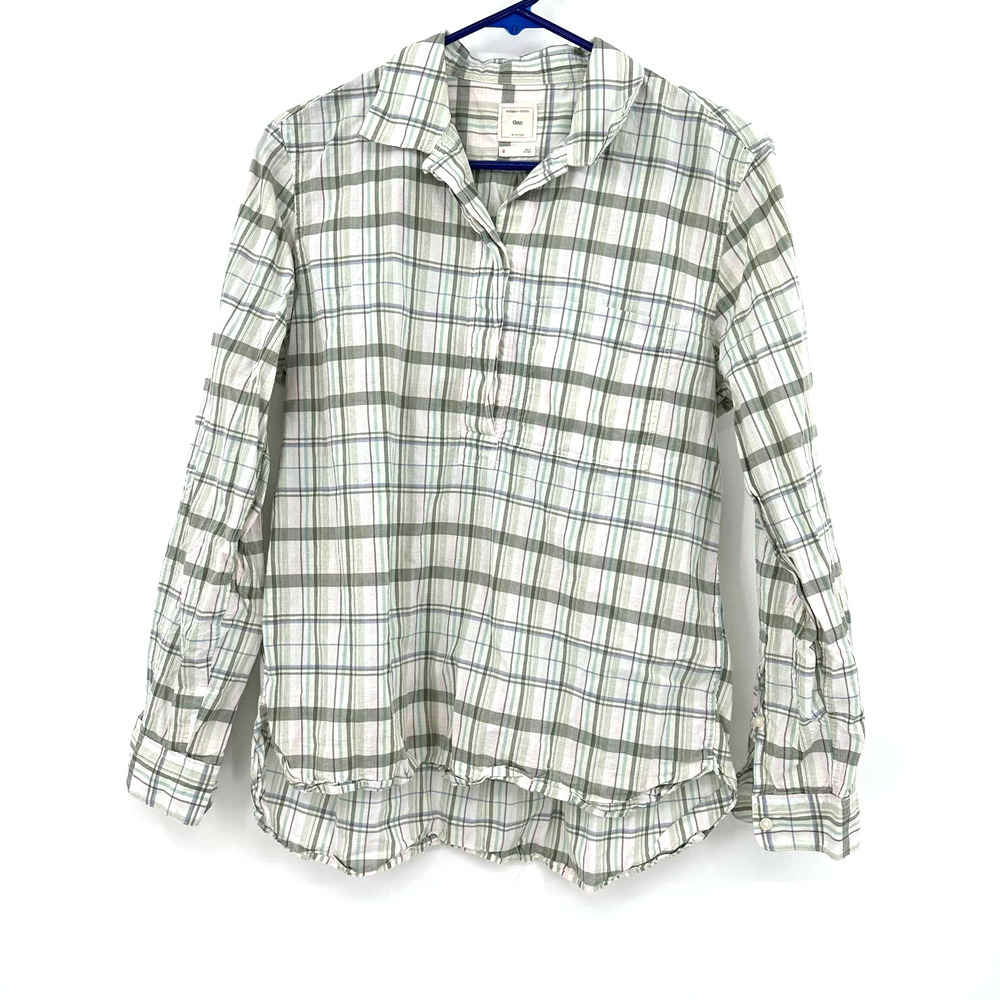 Gap size medium long sleeve pullover style flannel plaid shirt quarter button up